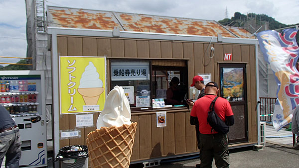 ソフトクリームを購入